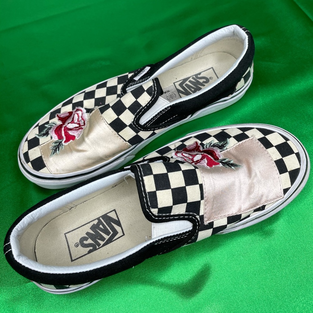 Rose Checkerboard Vans Women’s 7.0 Men’s 5.5